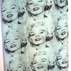 Scarf monero from le châteaux